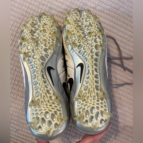 Nike Men’s Football Cleats size 13 - Picture 2 of 6